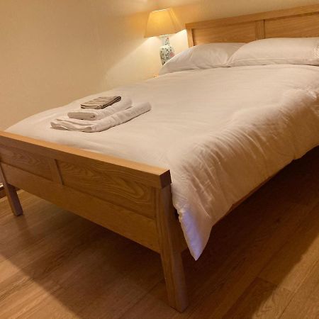 Double Bed Self Contained Annexe 14B Is To The Right Of The Main House Apartment Salisbury Bagian luar foto