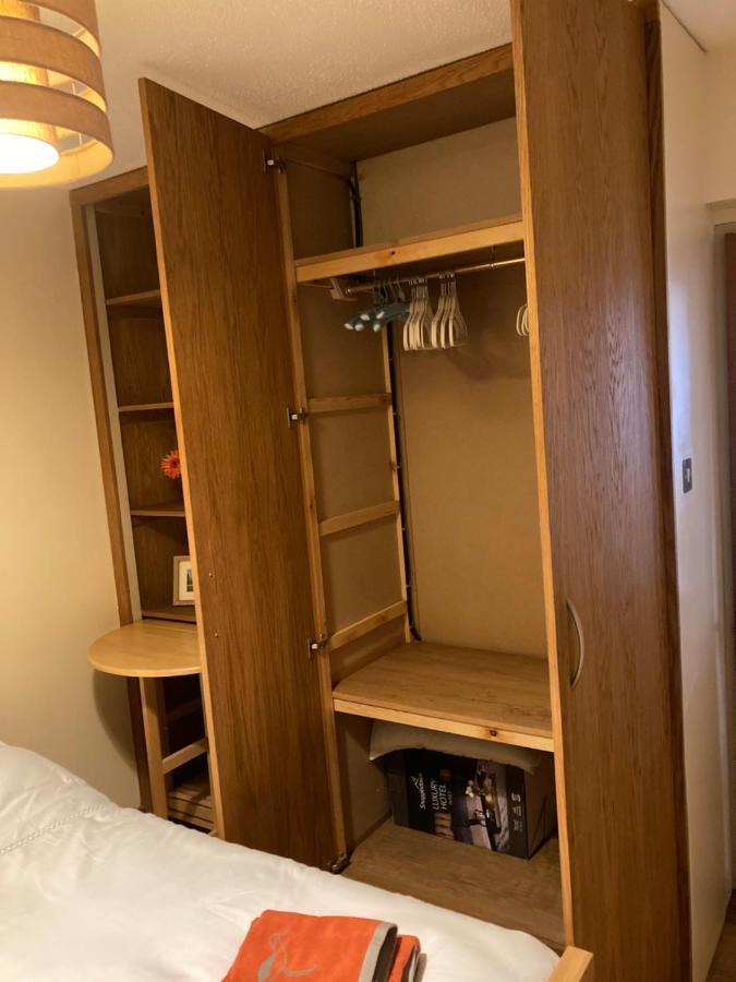 Double Bed Self Contained Annexe 14B Is To The Right Of The Main House Apartment Salisbury Bagian luar foto